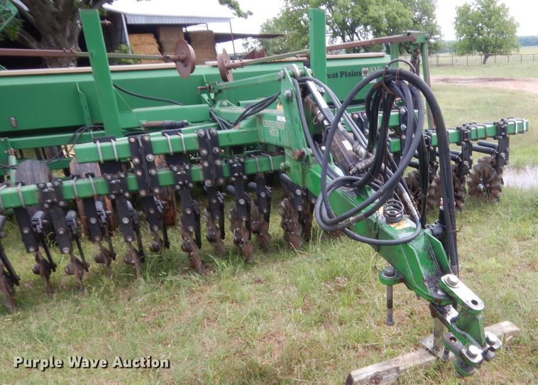 image for item IP9889 Great Plains Solid Stand 15  grain drill