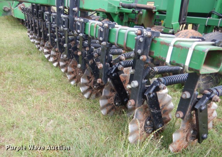 image for item IP9889 Great Plains Solid Stand 15  grain drill