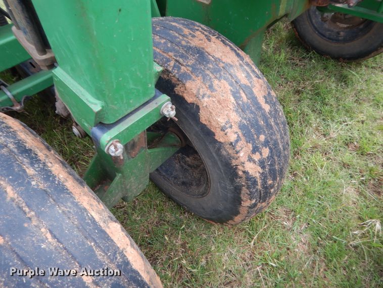 image for item IP9889 Great Plains Solid Stand 15  grain drill