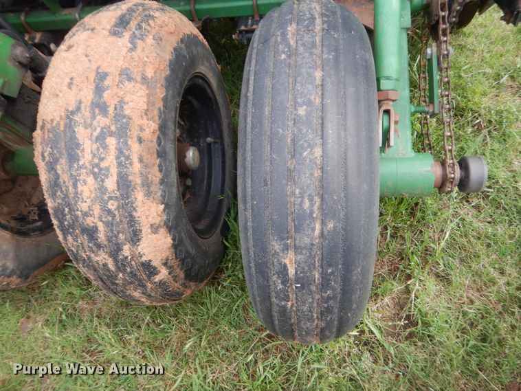 image for item IP9889 Great Plains Solid Stand 15  grain drill