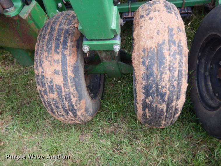 image for item IP9889 Great Plains Solid Stand 15  grain drill