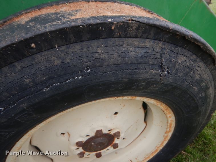 image for item IP9890 Great Plains Solid Stand 13  grain drill