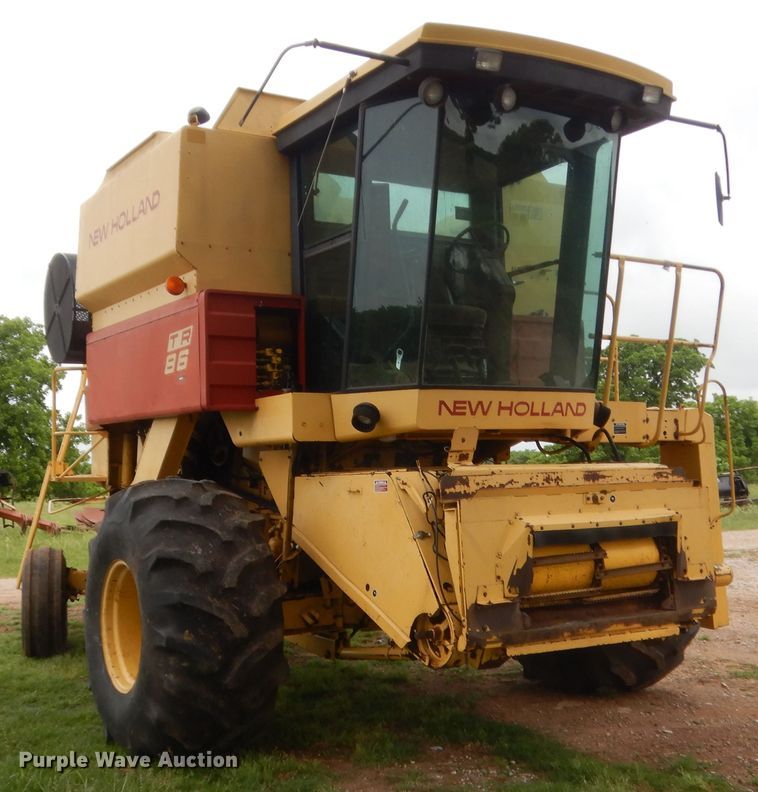 image for item IP9891 1986 New Holland TR86  RWA combine