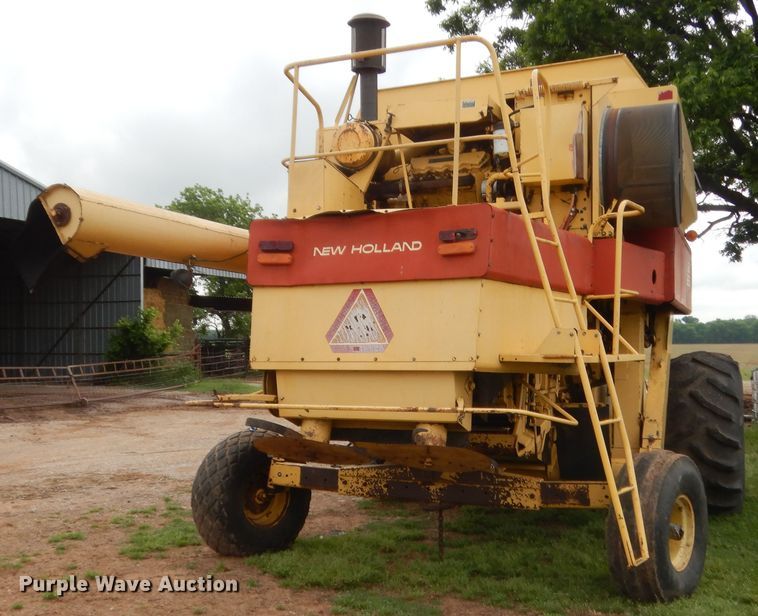 image for item IP9891 1986 New Holland TR86  RWA combine