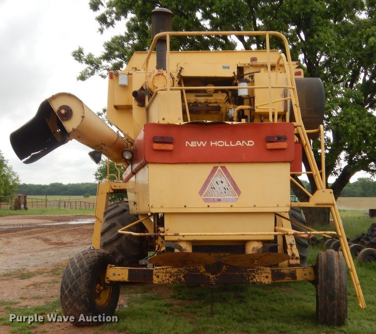 image for item IP9891 1986 New Holland TR86  RWA combine