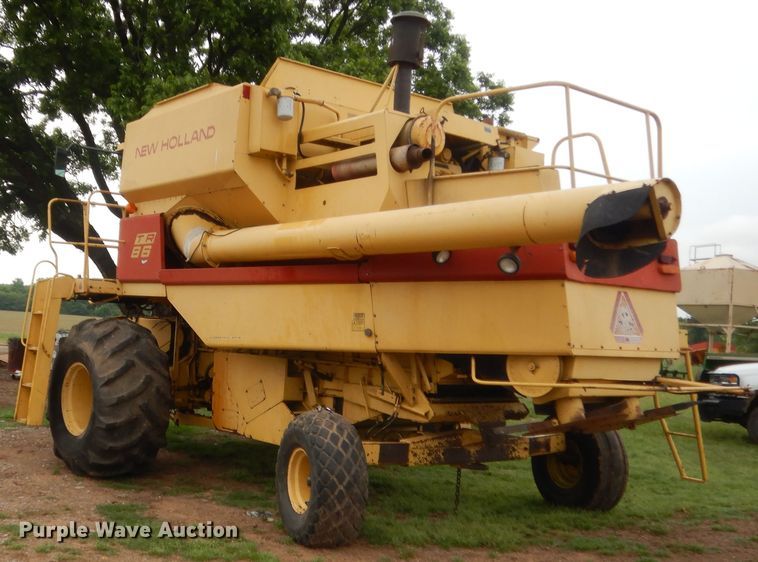 image for item IP9891 1986 New Holland TR86  RWA combine
