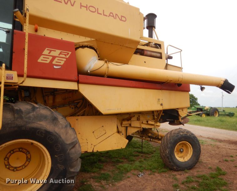 image for item IP9891 1986 New Holland TR86  RWA combine