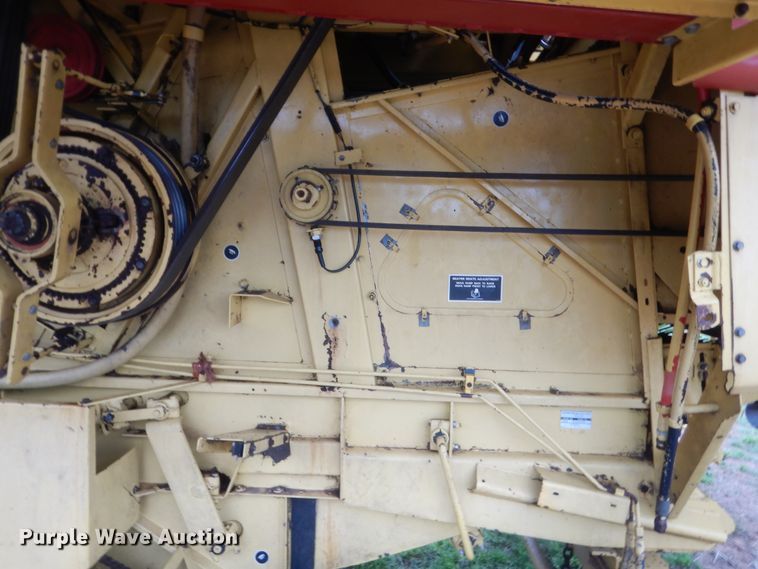 image for item IP9891 1986 New Holland TR86  RWA combine