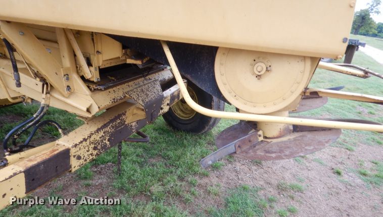 image for item IP9891 1986 New Holland TR86  RWA combine