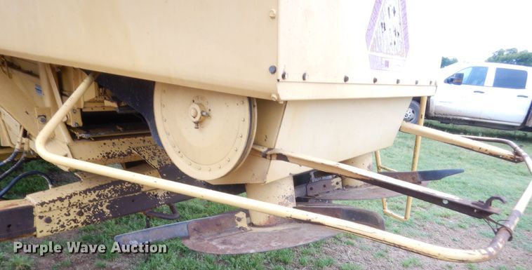 image for item IP9891 1986 New Holland TR86  RWA combine