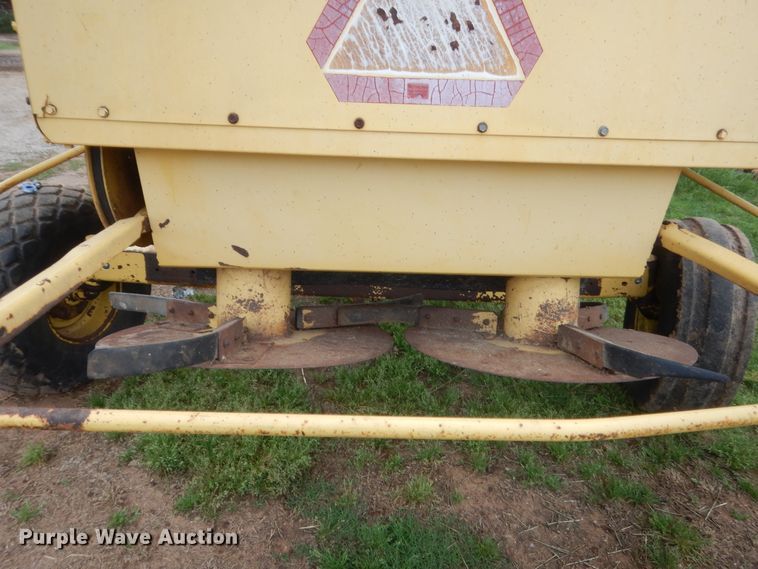 image for item IP9891 1986 New Holland TR86  RWA combine