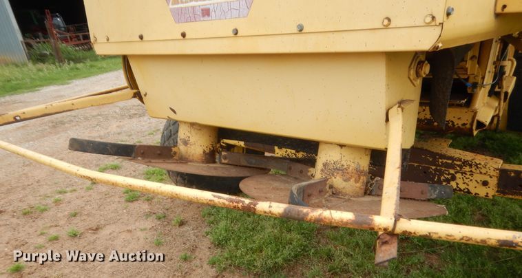 image for item IP9891 1986 New Holland TR86  RWA combine