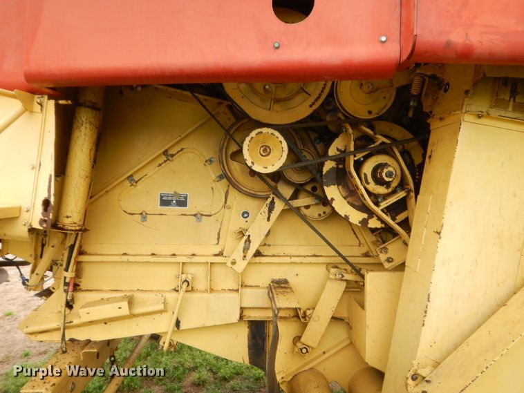 image for item IP9891 1986 New Holland TR86  RWA combine