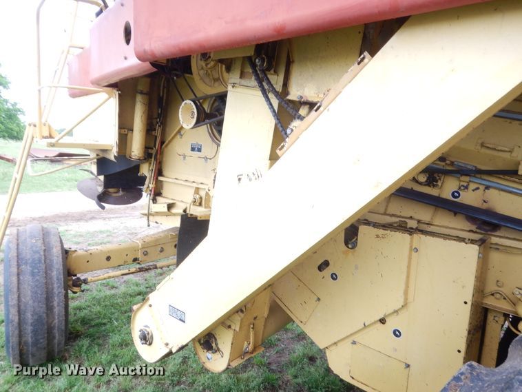 image for item IP9891 1986 New Holland TR86  RWA combine