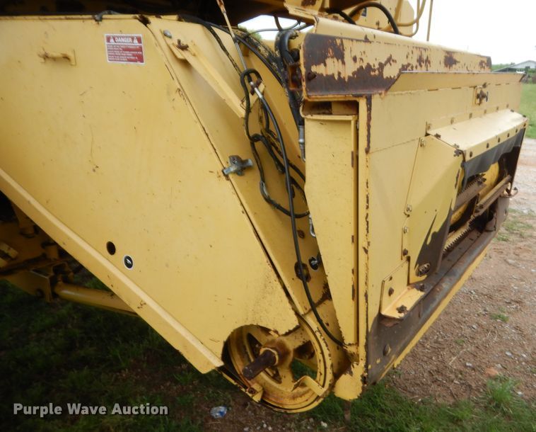 image for item IP9891 1986 New Holland TR86  RWA combine