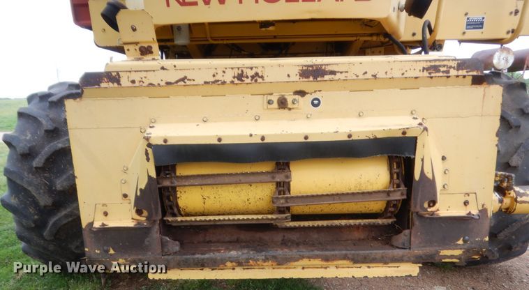 image for item IP9891 1986 New Holland TR86  RWA combine