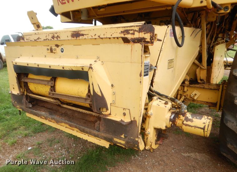 image for item IP9891 1986 New Holland TR86  RWA combine