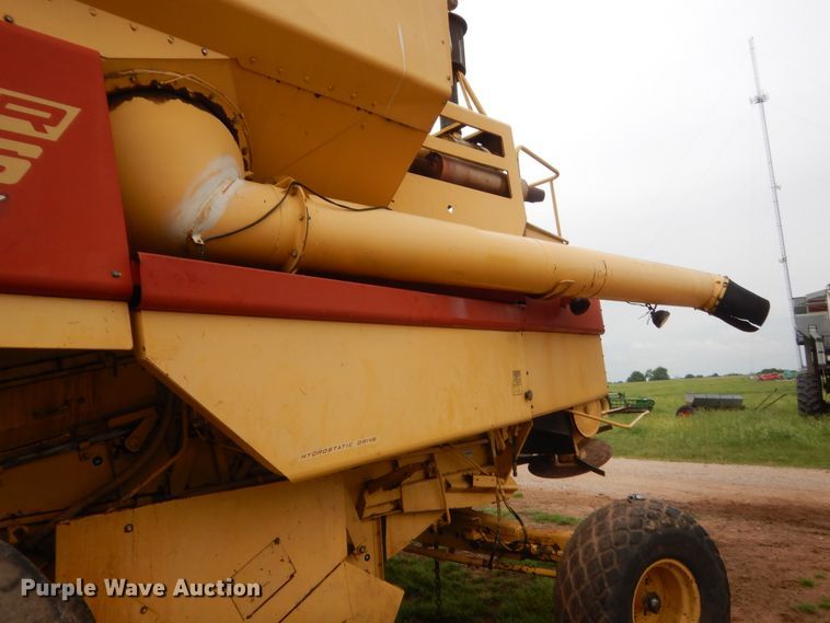 image for item IP9891 1986 New Holland TR86  RWA combine