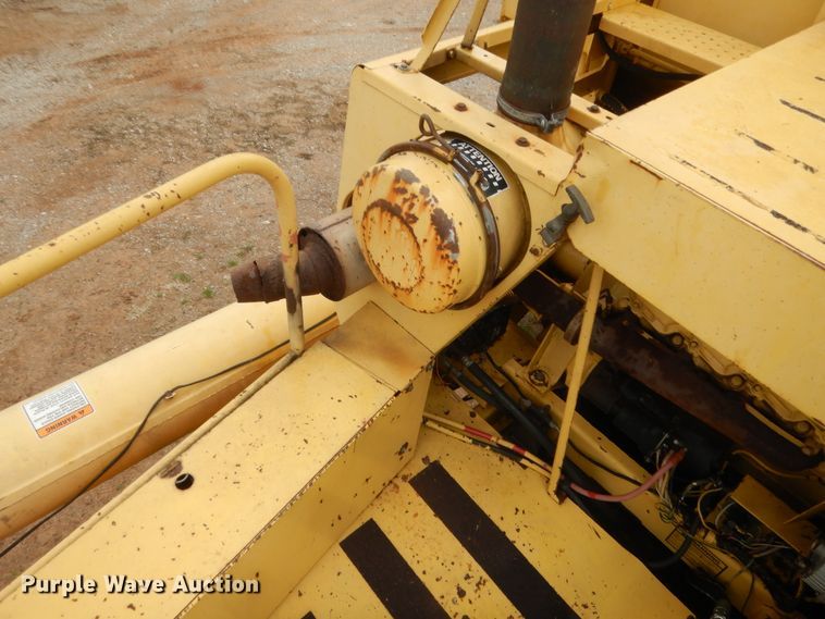 image for item IP9891 1986 New Holland TR86  RWA combine