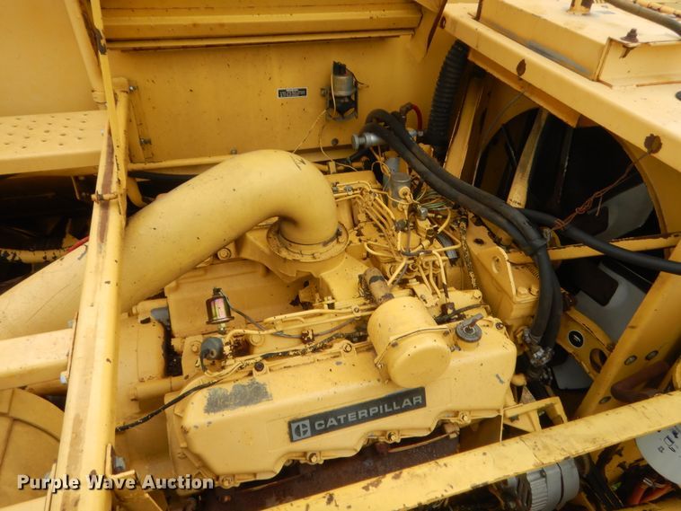 image for item IP9891 1986 New Holland TR86  RWA combine