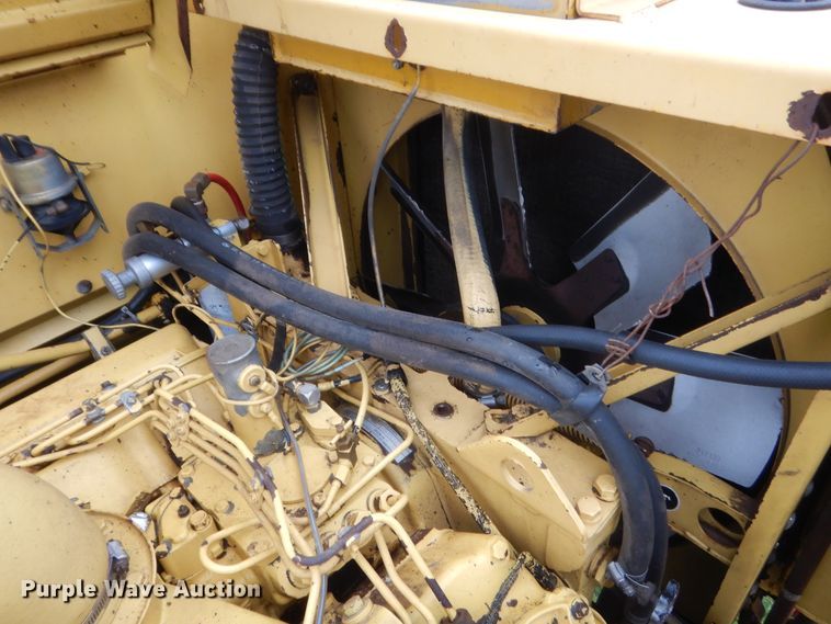 image for item IP9891 1986 New Holland TR86  RWA combine