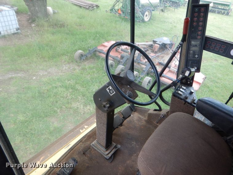 image for item IP9891 1986 New Holland TR86  RWA combine