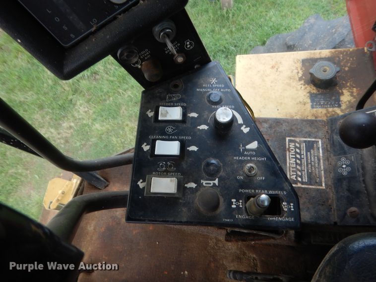 image for item IP9891 1986 New Holland TR86  RWA combine