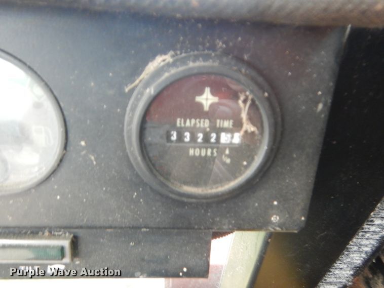 image for item IP9891 1986 New Holland TR86  RWA combine