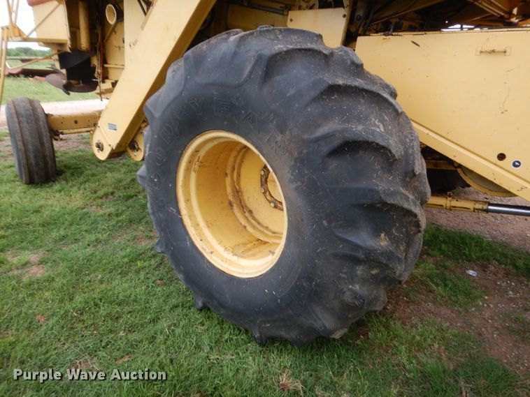 image for item IP9891 1986 New Holland TR86  RWA combine