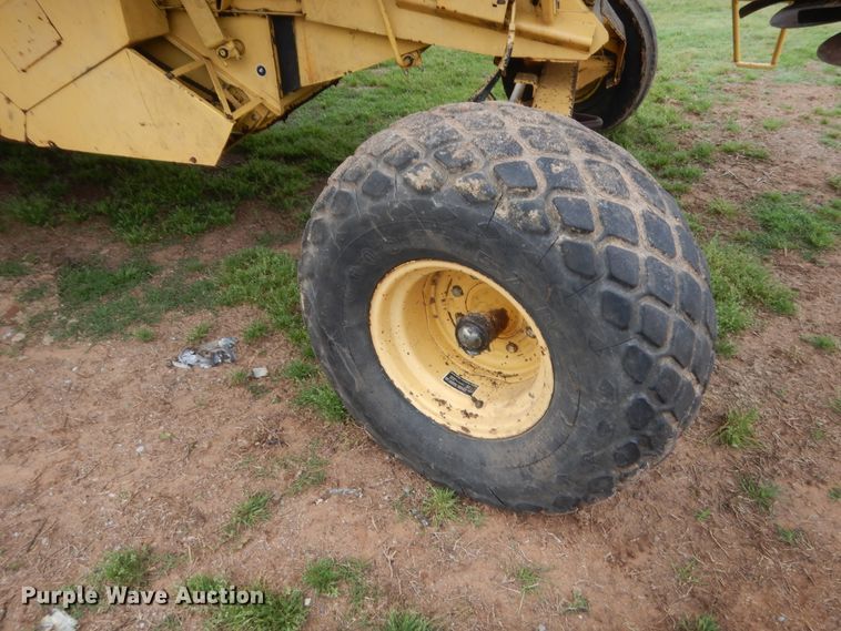 image for item IP9891 1986 New Holland TR86  RWA combine
