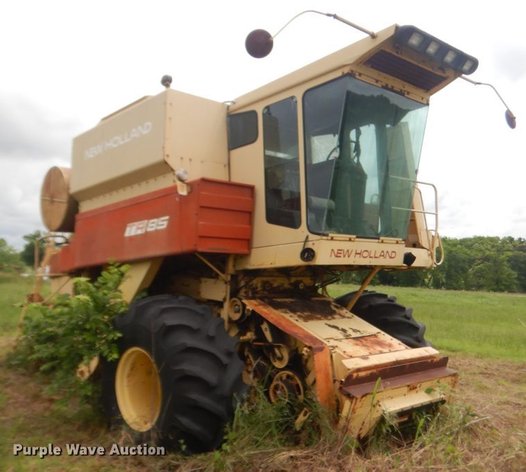 image for item IP9896 1982 New Holland TR85  combine