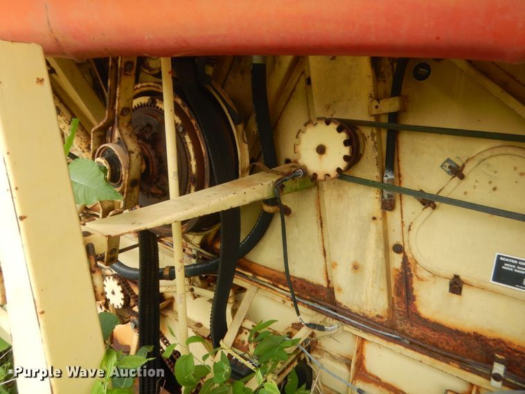 image for item IP9896 1982 New Holland TR85  combine