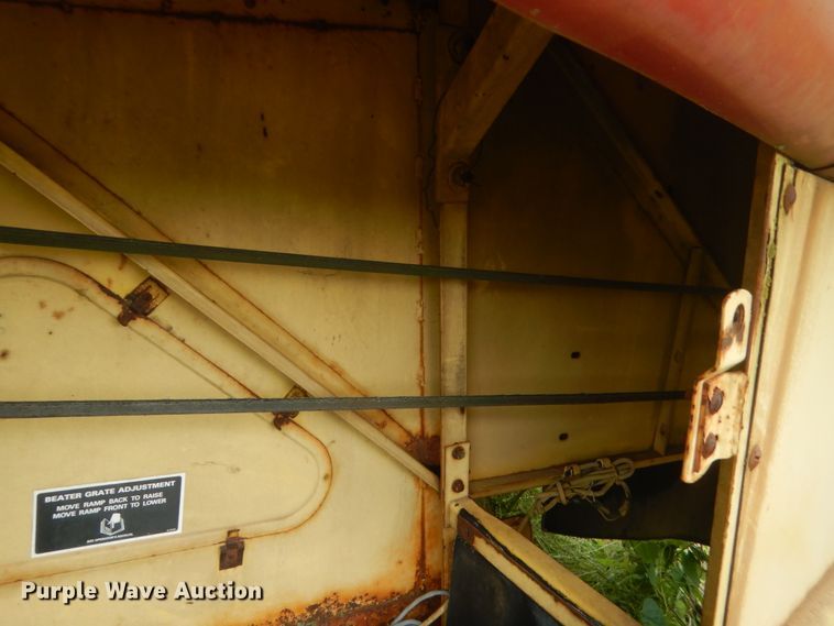 image for item IP9896 1982 New Holland TR85  combine