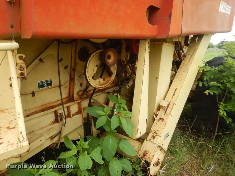image for item IP9896 1982 New Holland TR85  combine