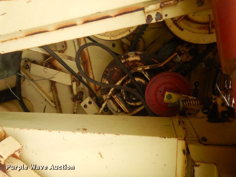 image for item IP9896 1982 New Holland TR85  combine