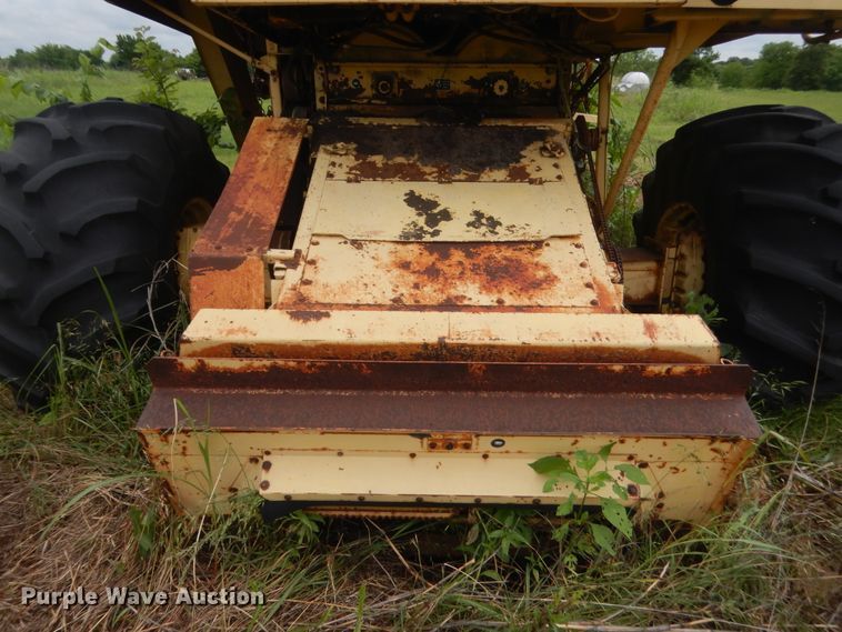 image for item IP9896 1982 New Holland TR85  combine