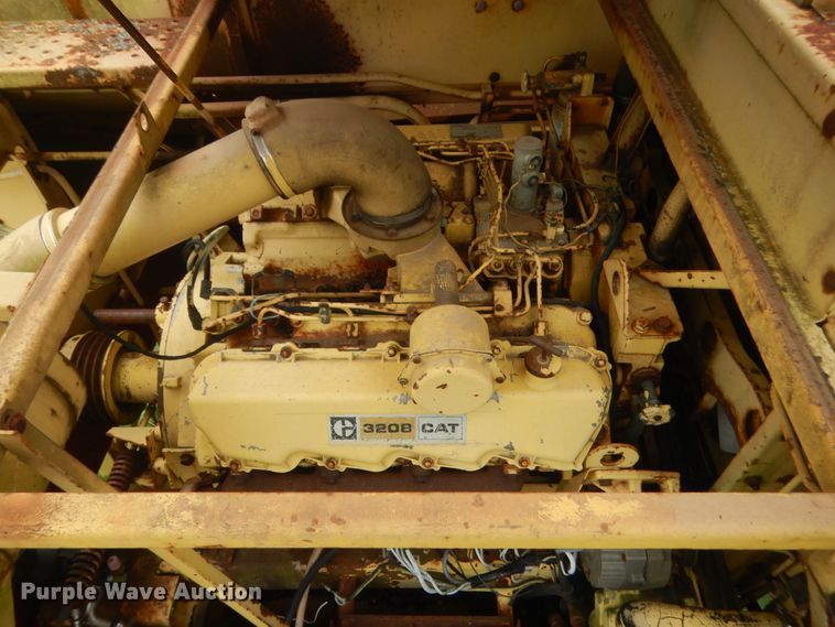 image for item IP9896 1982 New Holland TR85  combine