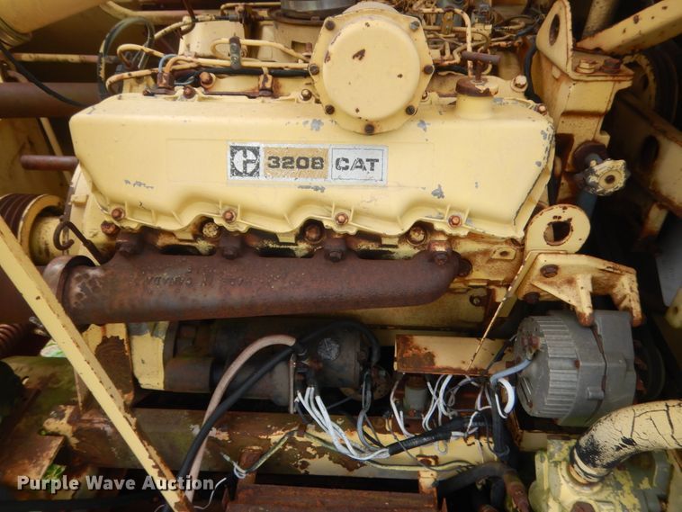 image for item IP9896 1982 New Holland TR85  combine