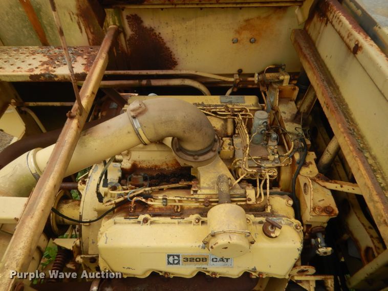 image for item IP9896 1982 New Holland TR85  combine