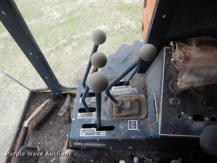 image for item IP9896 1982 New Holland TR85  combine