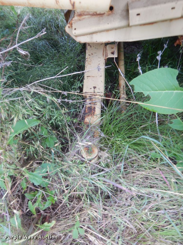 image for item IP9896 1982 New Holland TR85  combine