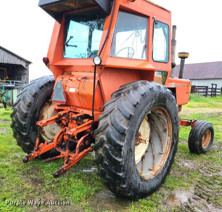 image for item IQ9181 Allis Chalmers 200  tractor