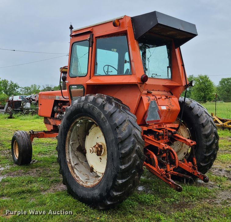 image for item IQ9181 Allis Chalmers 200  tractor