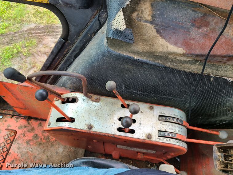 image for item IQ9181 Allis Chalmers 200  tractor