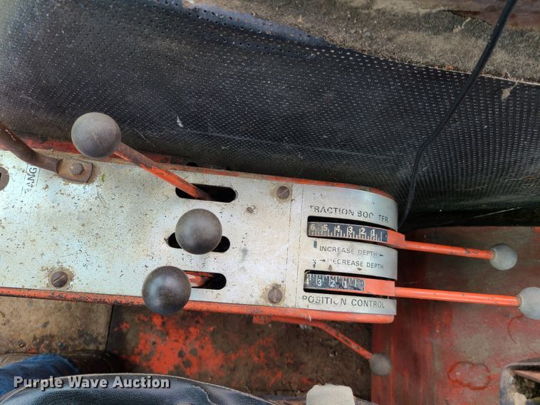 image for item IQ9181 Allis Chalmers 200  tractor