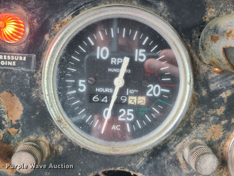 image for item IQ9181 Allis Chalmers 200  tractor