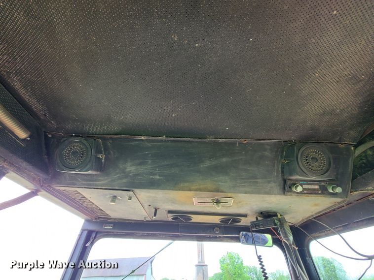 image for item IQ9181 Allis Chalmers 200  tractor