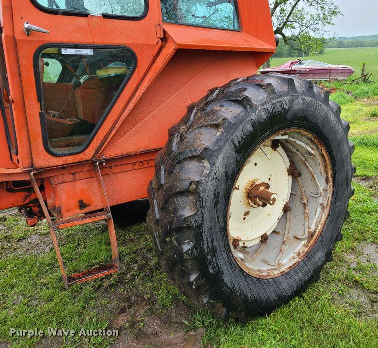 image for item IQ9181 Allis Chalmers 200  tractor