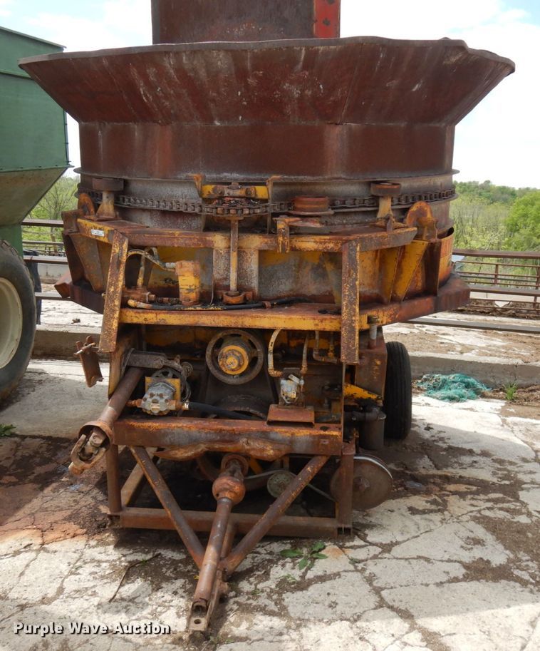 image for item IT9387 HayBuster H1000  bale processor