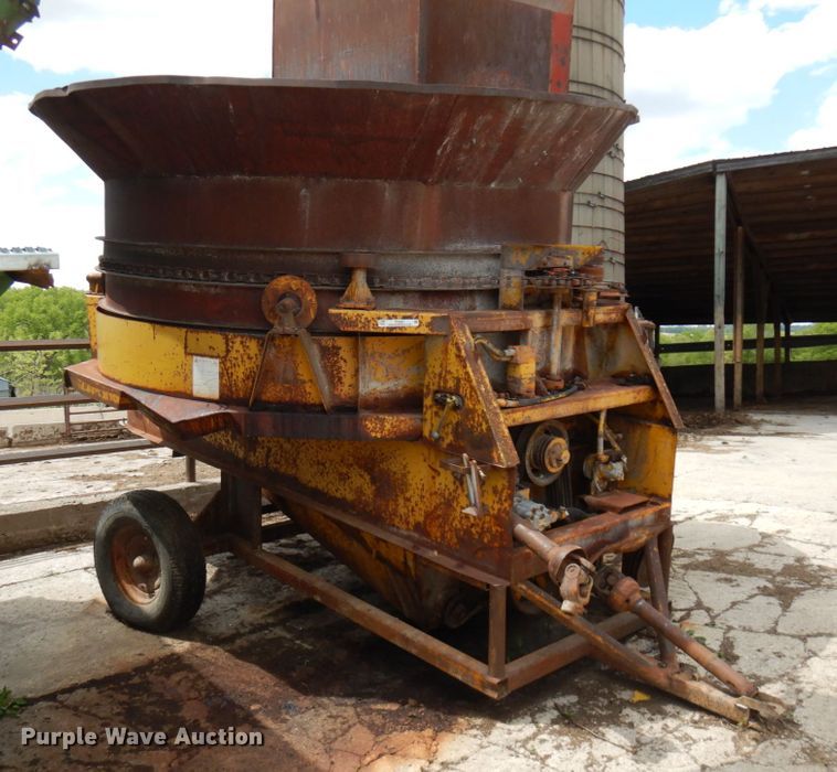 image for item IT9387 HayBuster H1000  bale processor